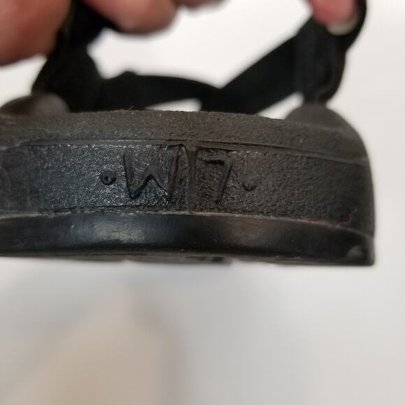 Chaco Women's Z/2 Adjustable Strap Classic Sandal Black Size 7 - Picture 9 of 9